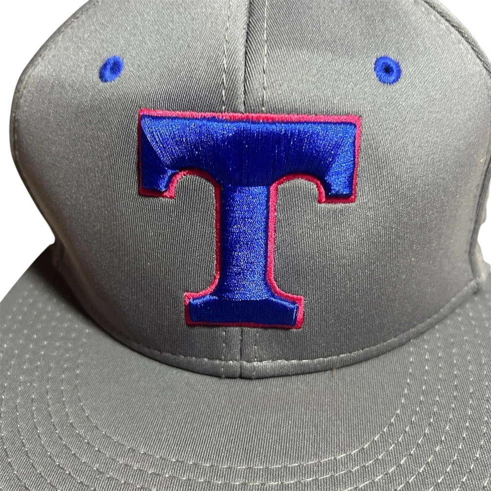 The Game Pro Texas Rangers Fitted‎ Baseball Hat Grey Blue Red Size 7 GP400 Cap